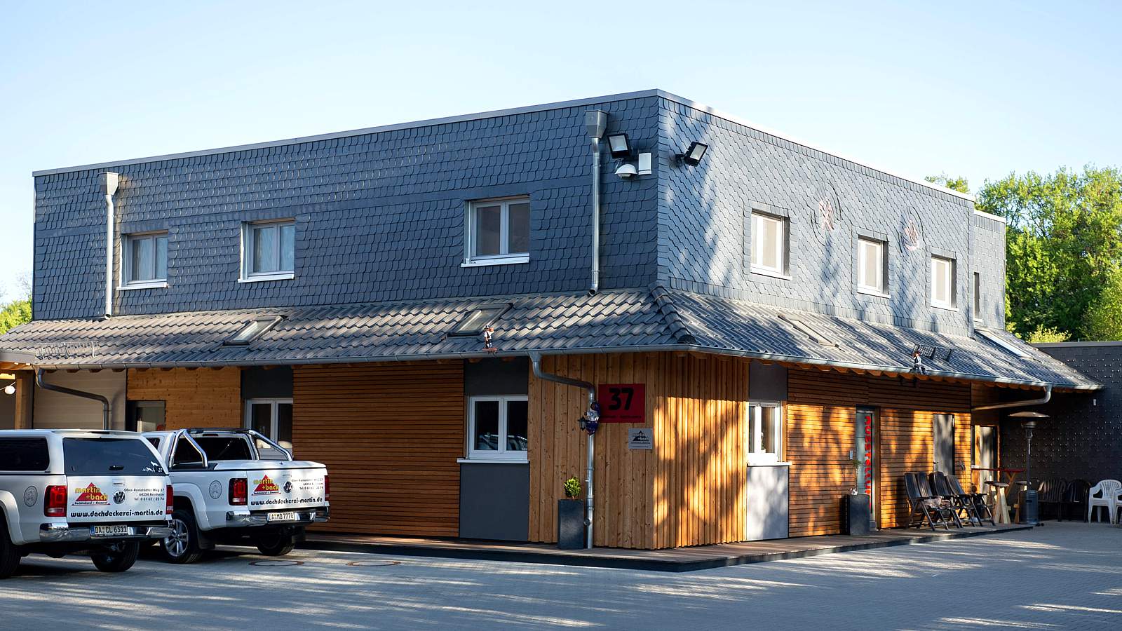 Frisch eingedecktes Steildach eines Wohnhauses in Reinheim
